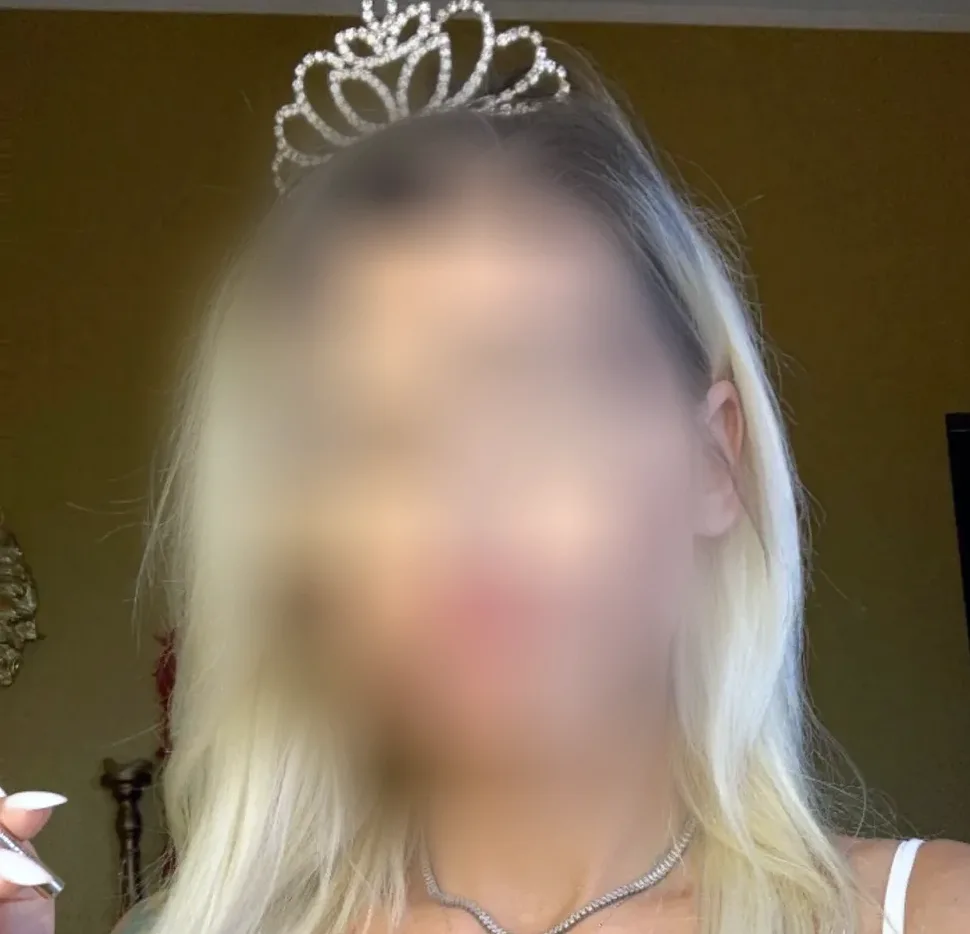Leyla, 35