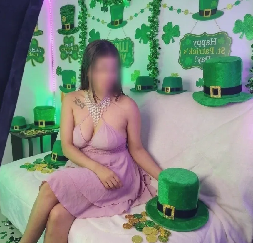 Mia, 27