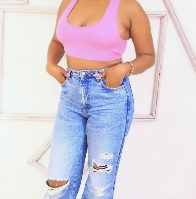 Nadine, 32