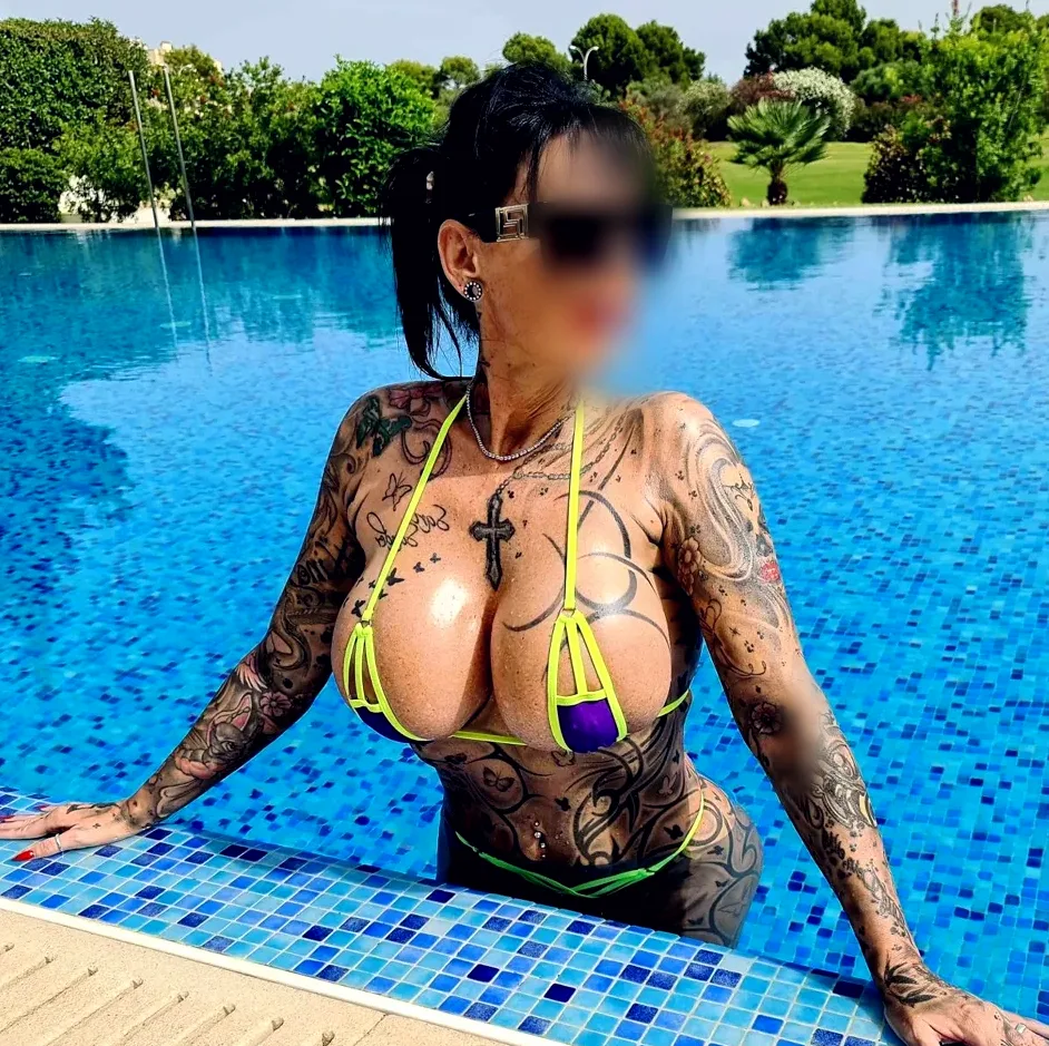 Sarah, 39