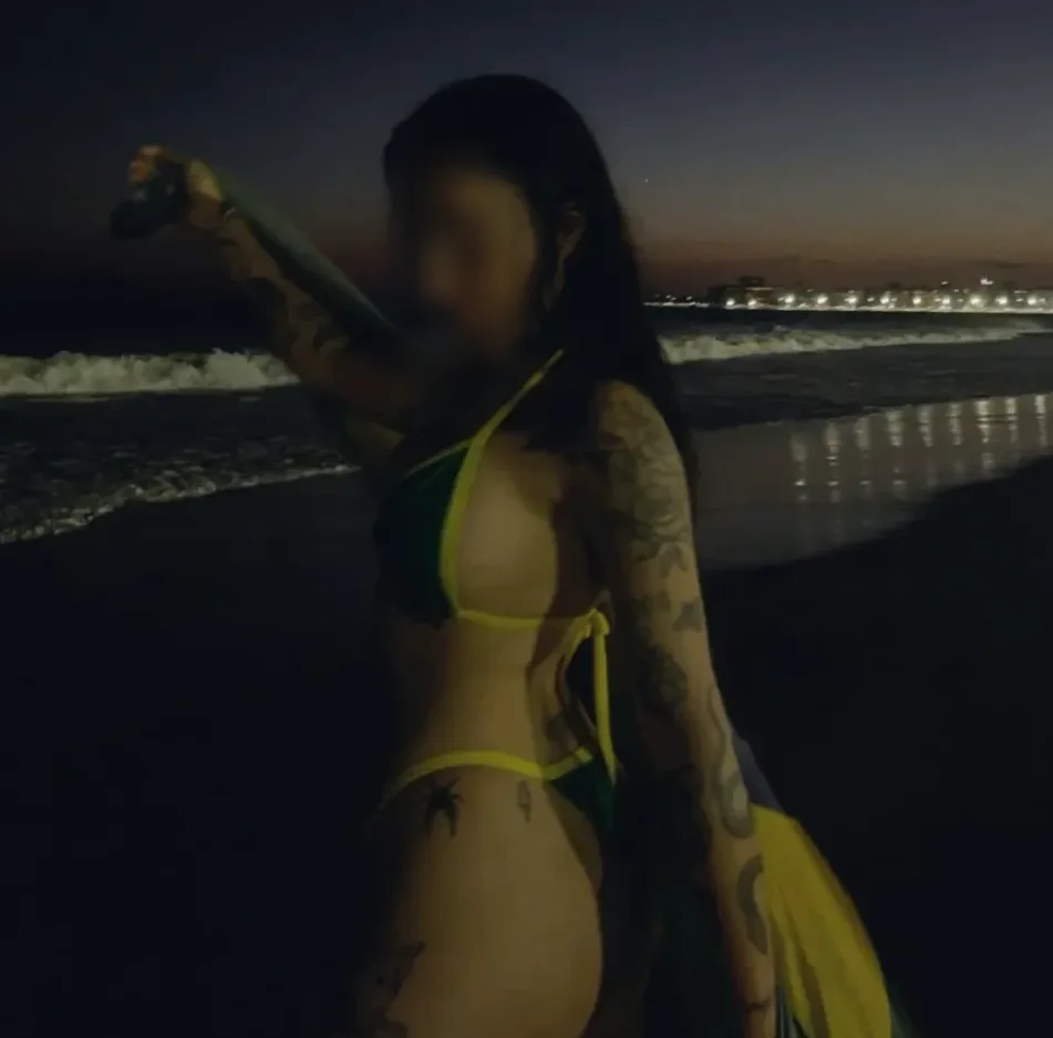 Simone, 28